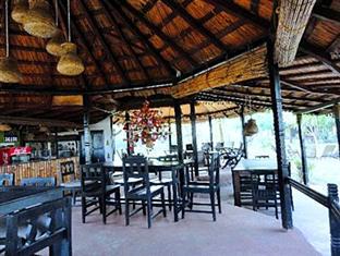 Hotel Sapana Village Lodge Chitwan Exterior photo