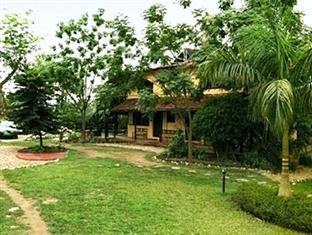 Hotel Sapana Village Lodge Chitwan Exterior photo